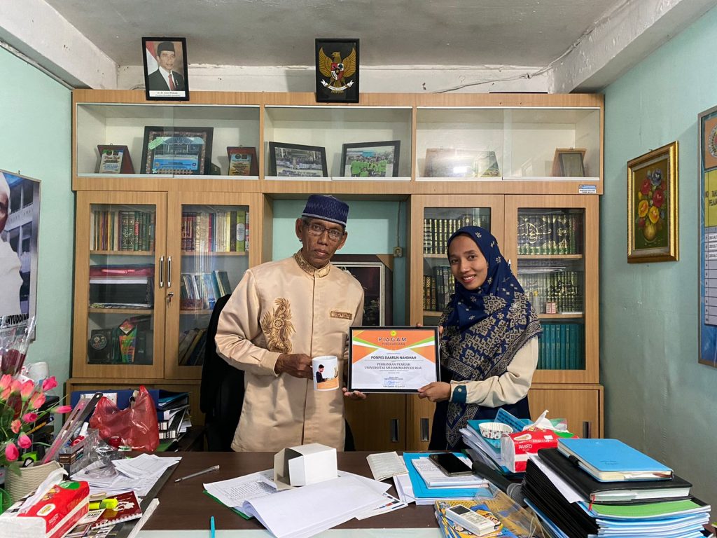 Perbankan Syariah Mengajar (Pondok Pesantren Daarun Naahdhah Dengan Tema Pengenalan Perbankan Syariah dan Personal Grooming)