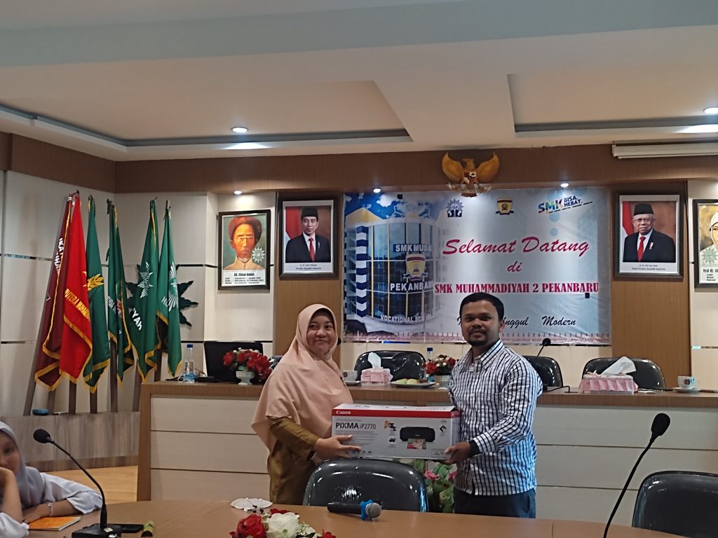 Perbankan Syariah Mengajar (SMK Muhammadiyah 2 dengan tema Public Speaking, Service Excellent, Serta Personal Grooming)